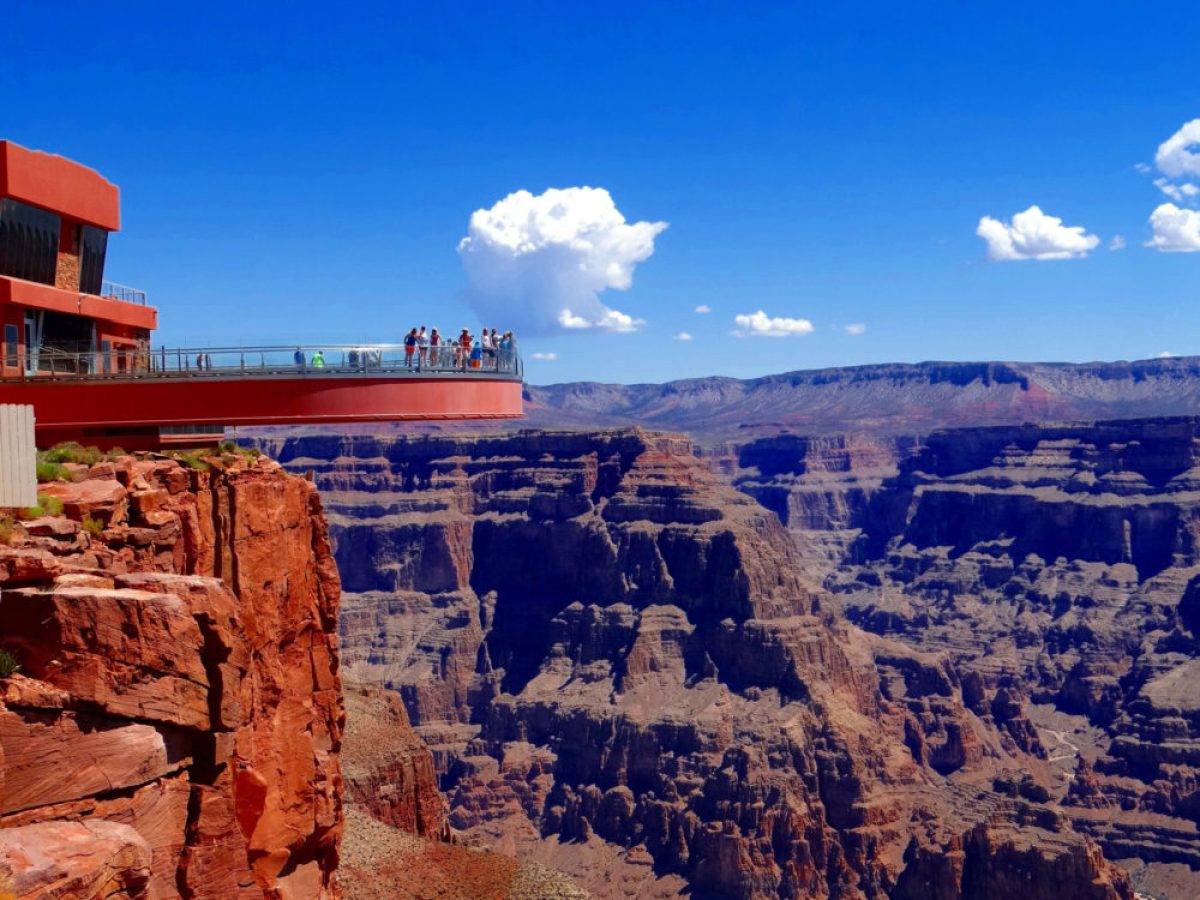 Buck Wild Hummer Tours presenting the Grand Canyon Skywalk